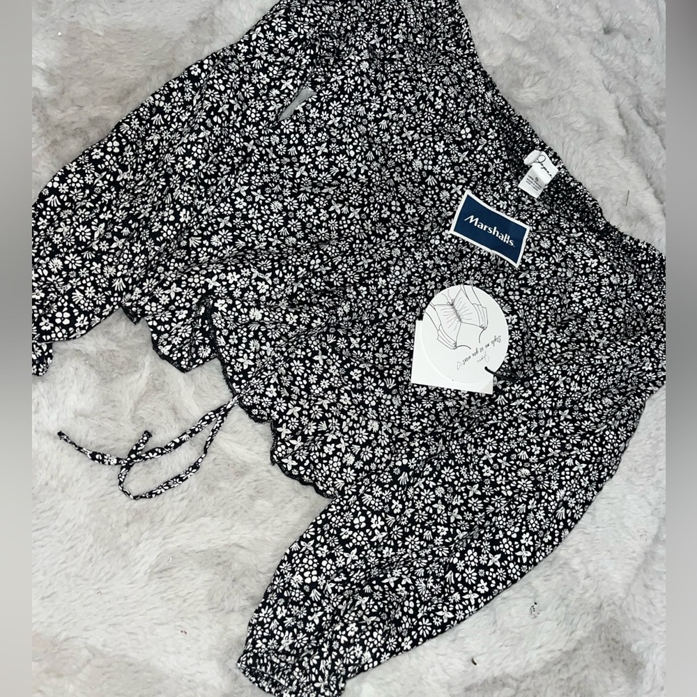 Flower Blouse - Picture 3 of 3